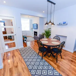 Sunnyside Up - Ormeau Townhouse Holiday home