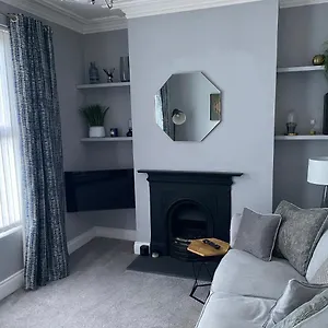 Victorian South Area Lisburn Road 3 Double Bedrooms - Great Transport Links Holiday home