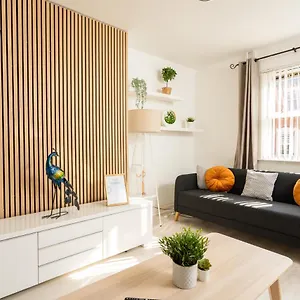Super Modern 2bd Central Holiday home