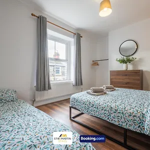 free-parking-stylish-townhouse-sleeping-6.cardiffhotelswales.com/